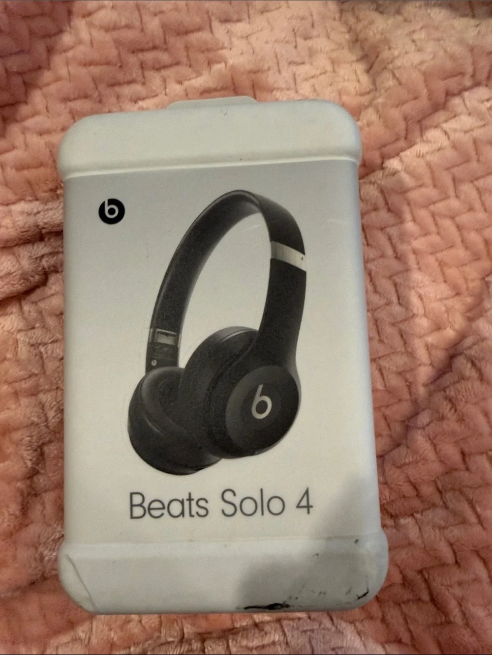 Beats by Dre Beats Solo 4 Headphones - Black on White Case